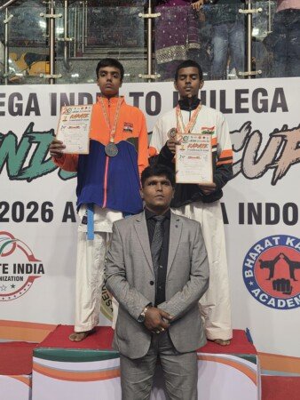 ఢిల్లీ టాల్కటోరా ఇండోర్ స్టేడియంలో తెలంగాణ విద్యార్థి ప్రభాస్ రాజ్‌కు కాంస్య పతకం