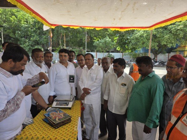 ప్రతిపక్షాల సైతం ముఖ్యమంత్రి రేవంత్ రెడ్డి చేపట్టిన డివైన్ యాక్ట్ – క్లీన్ ఇంపాక్ట్’   కార్యక్రమాన్ని అభినందించారు.