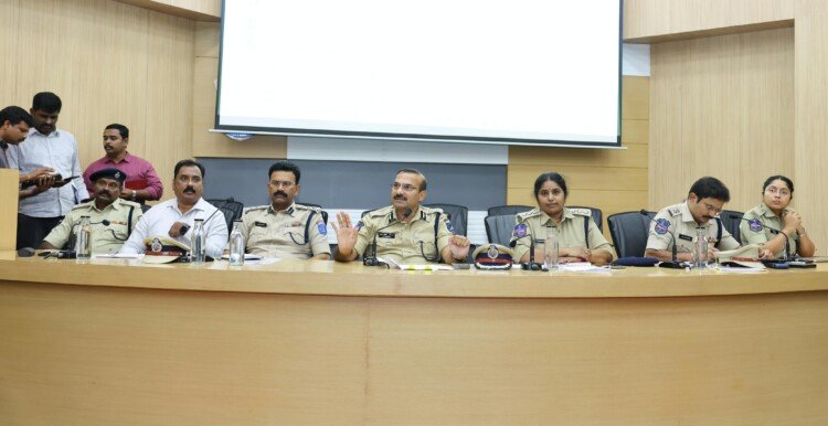 నిబంధనలు పాటిస్తూ వ్యాపారాలు నిర్వహించాలి: సైబరాబాద్ సీపీ డా. ఎం. రమేష్